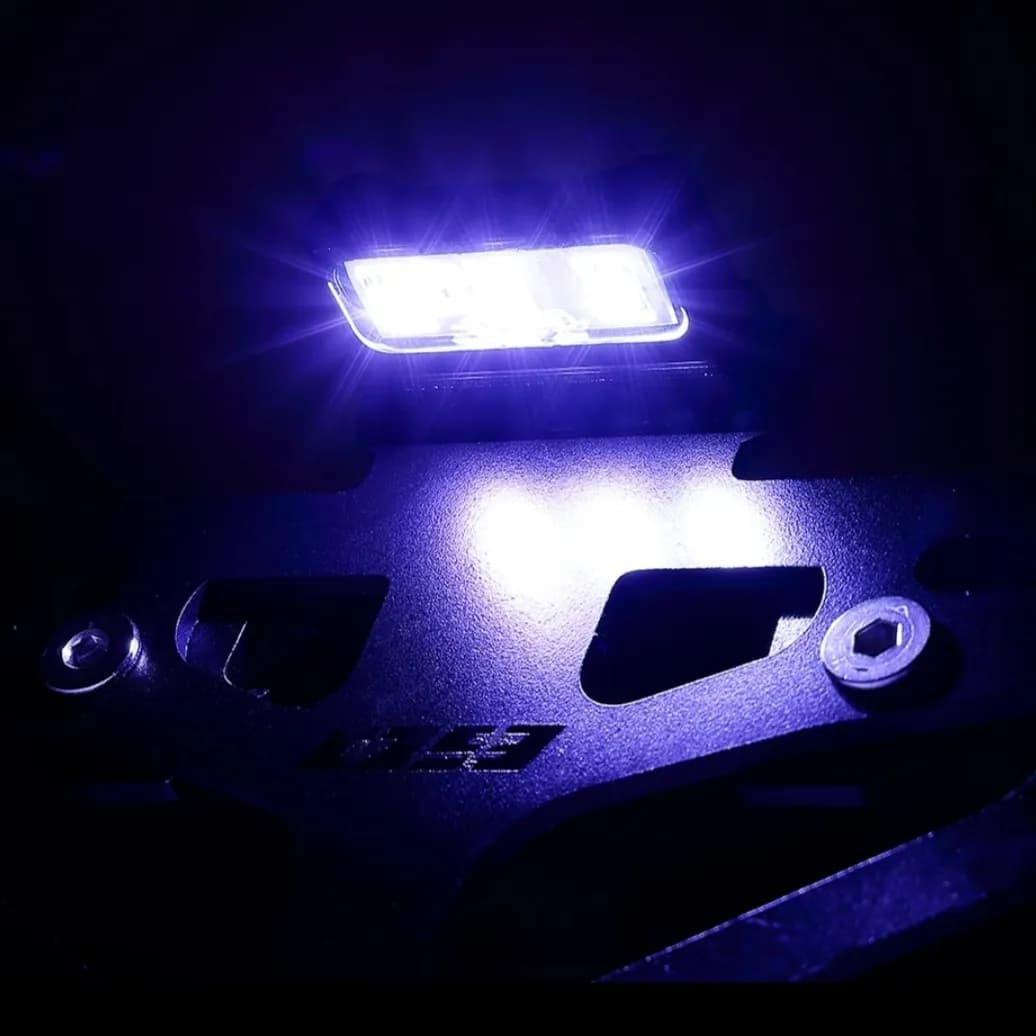 Porta placa con luz MT-09 4